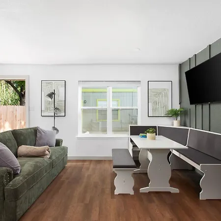 Chic 2Br Escape Sleeps 8 W Private Patio Apartment